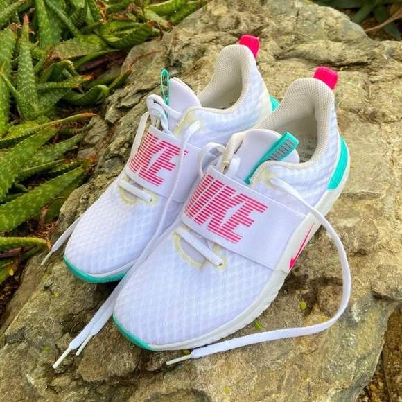 Nike Shoes - NIKE Renew in Season Running Shoes🩷 EXCELLENT CONDITION